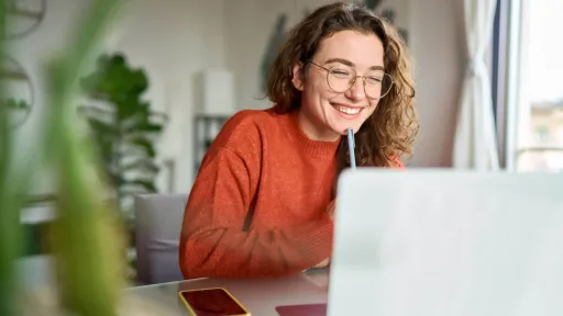 Student interacting with common prerequisite coursework online.