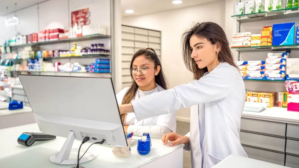 Pharmacy technician students learning prescription entry and workflow using pharmacy software Pharmacy technician students learning prescription entry and workflow using pharmacy software