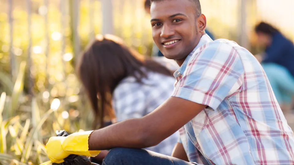 teen volunteers cleaning streets health care student