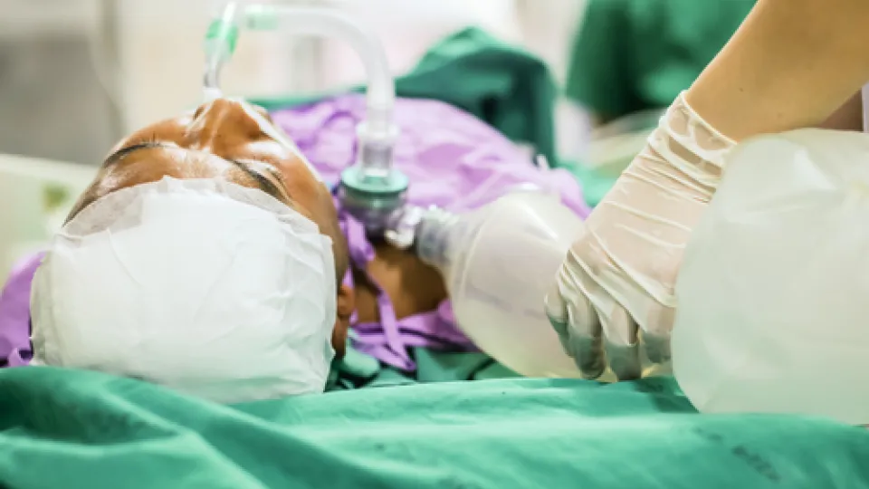 respiratory therapist at work RT, respiratory therapy, concorde career college